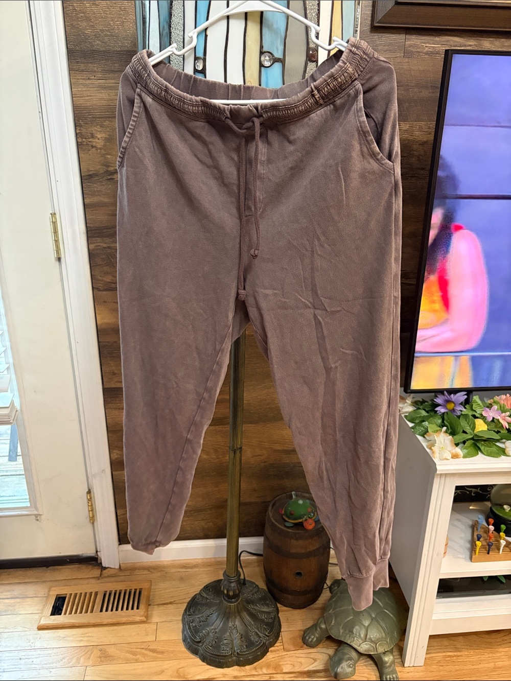 Aerie women’s brown cuffed sweatpants with pockets